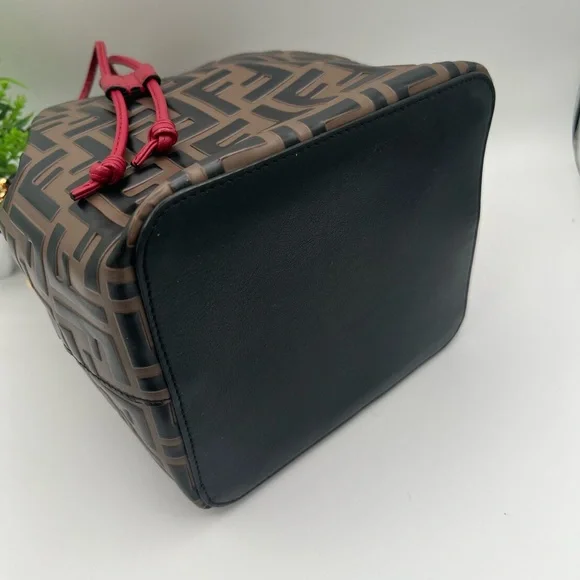 ❗️SOLD❗️Fendi FF Zucca pattern bucket bag 😍❤️ - Picture 7 of 12